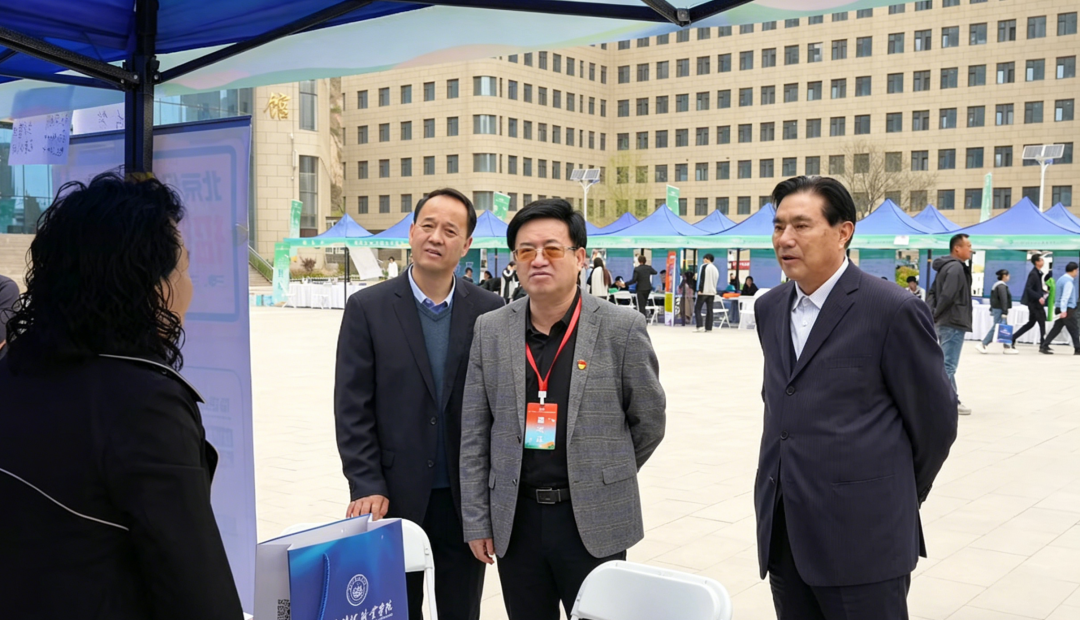 70余家单位、2300余个岗位！这场招聘会在开云官方版网站登录入口火热举行