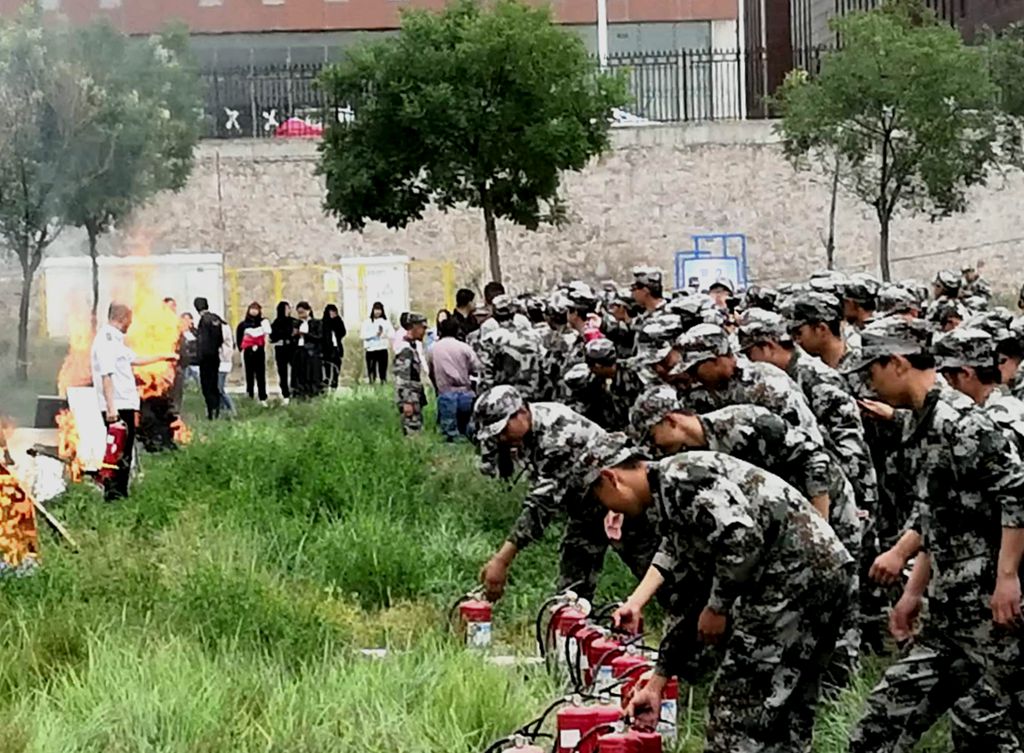 我们举办消防知识讲座及实际灭火演练3.jpg
