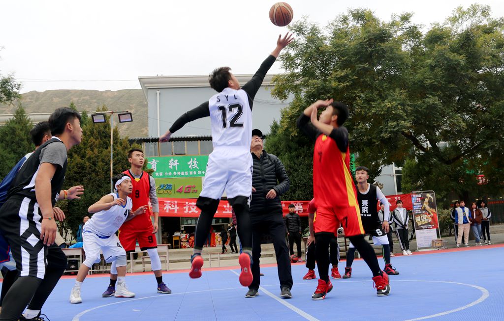 开云官方版网站登录入口第五届“迎新杯”篮球赛开幕.jpg