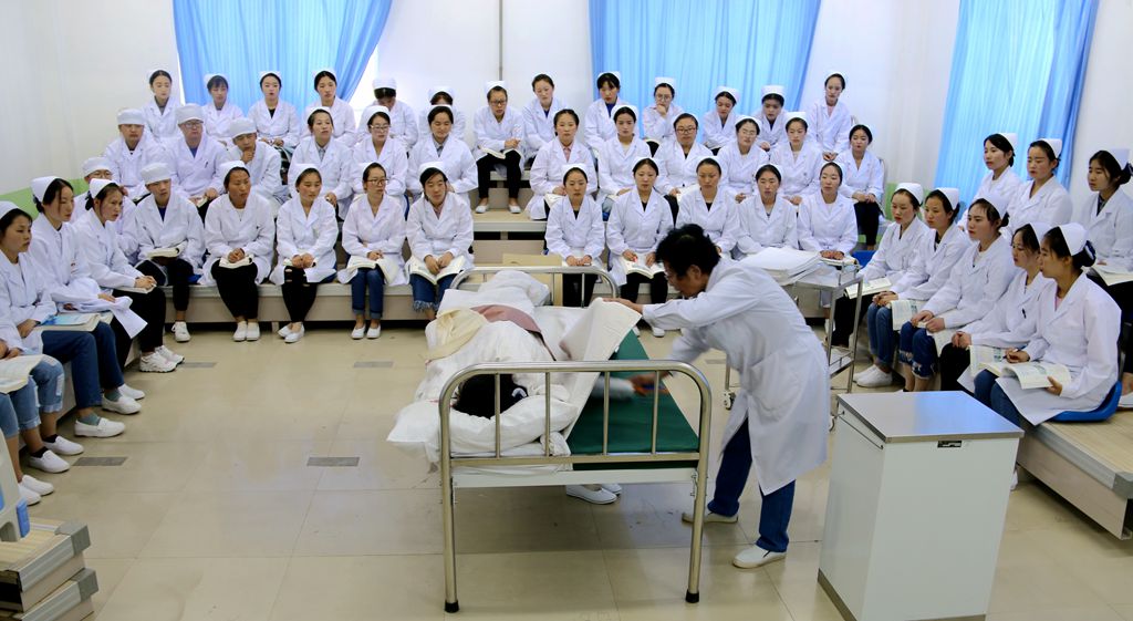 开云官方版网站登录入口开展实践教学观摩活动2.jpg