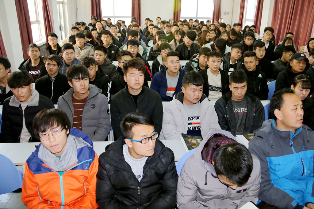 开云官方版网站登录入口举行与吉利集团校企合作订单班宣讲会2.jpg