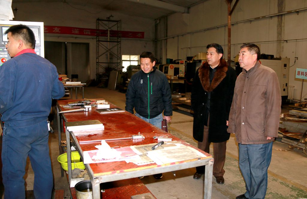 开云官方版网站登录入口领导慰问在岗教职工督查安全工作1.jpg